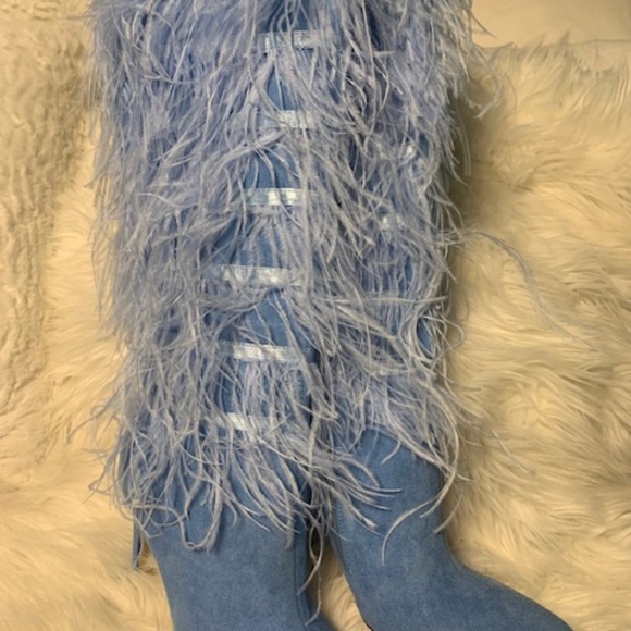 Blue feather trim boots - Picture 2 of 4